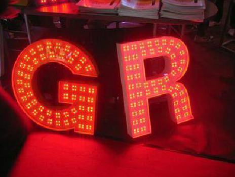 石台LED发光字常见的安装误区。